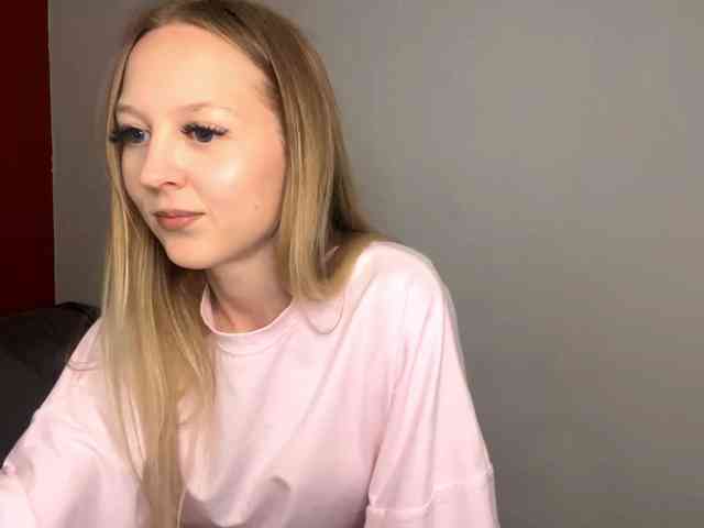 QueenieGroos webcam