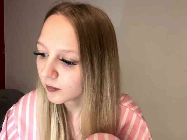 QueenieGroos webcam