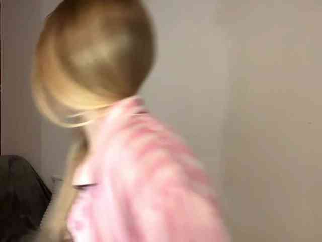 QueenieGroos webcam