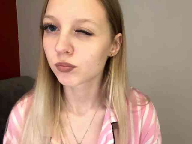 QueenieGroos webcam