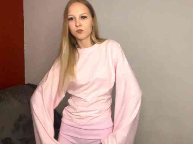 QueenieGroos webcam