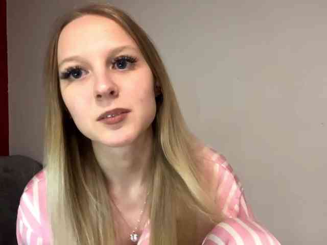 QueenieGroos webcam