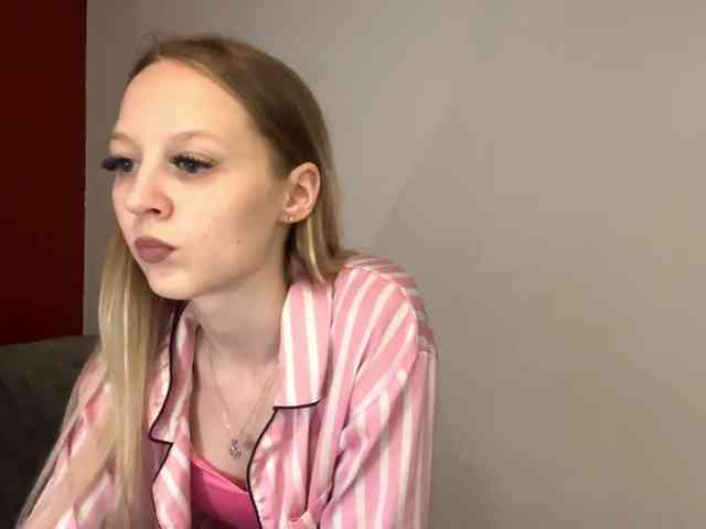 QueenieGroos webcam