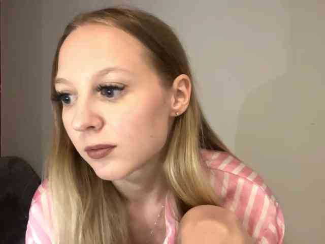 QueenieGroos webcam