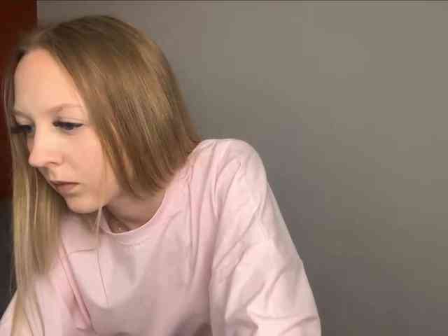 QueenieGroos webcam