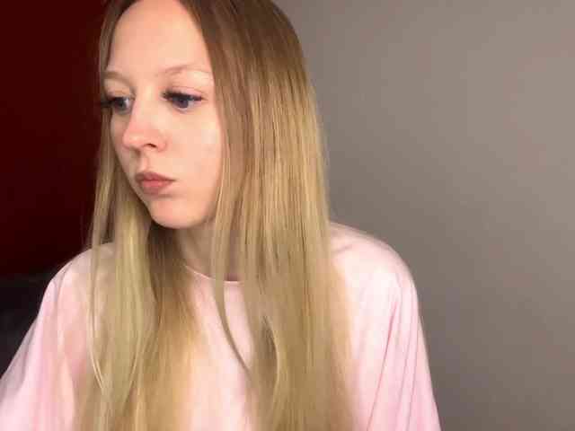 QueenieGroos webcam