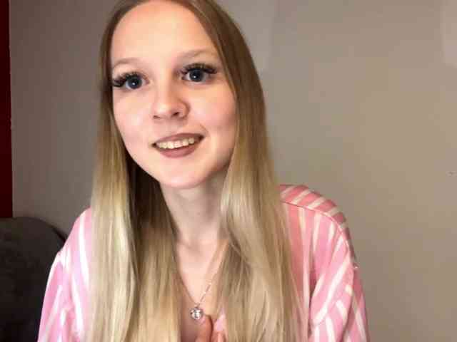 QueenieGroos webcam