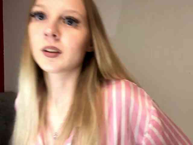 QueenieGroos webcam