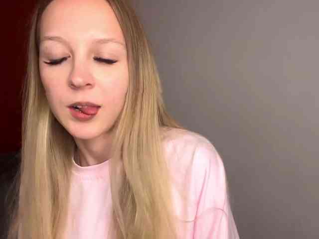 QueenieGroos webcam