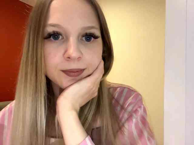 QueenieGroos webcam