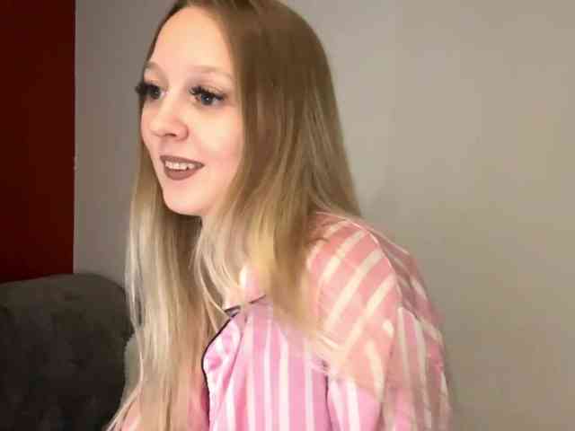 QueenieGroos webcam