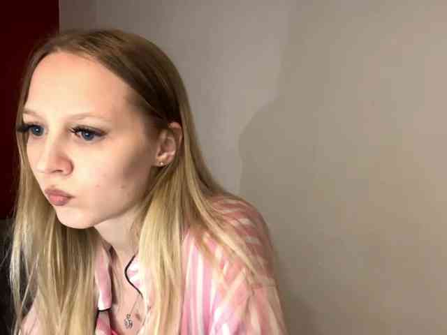 QueenieGroos webcam