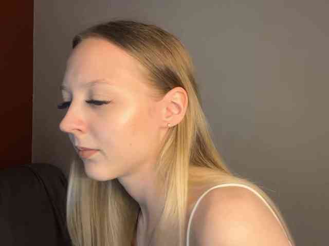 QueenieGroos webcam