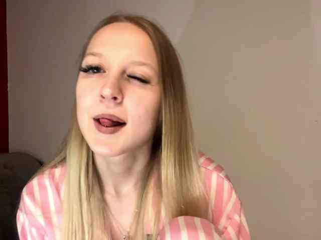 QueenieGroos webcam