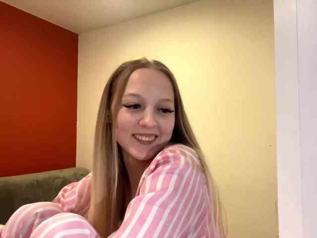 QueenieGroos webcam