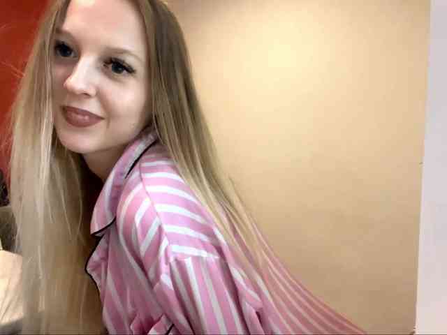 QueenieGroos webcam