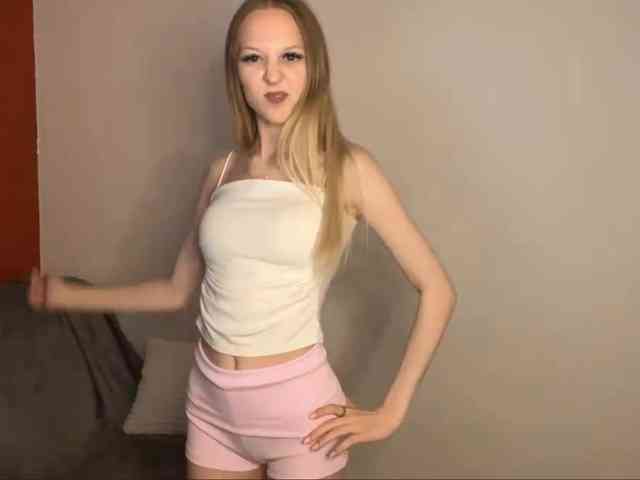 QueenieGroos webcam