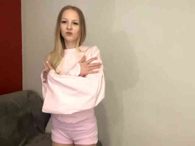 QueenieGroos webcam