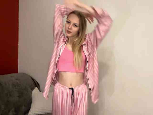 QueenieGroos webcam