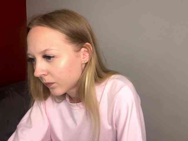 QueenieGroos webcam