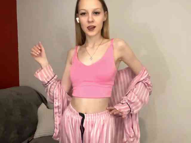 QueenieGroos webcam