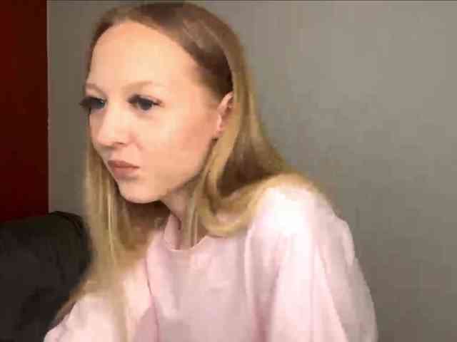 QueenieGroos webcam
