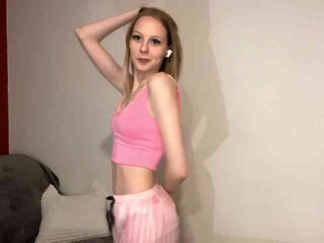QueenieGroos webcam