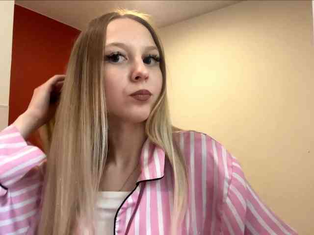 QueenieGroos webcam