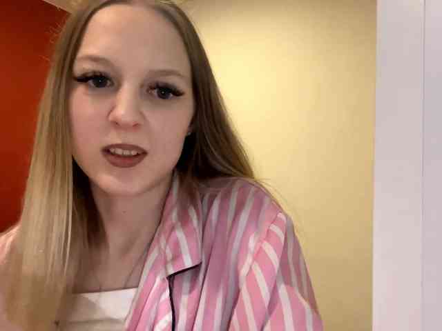 QueenieGroos webcam