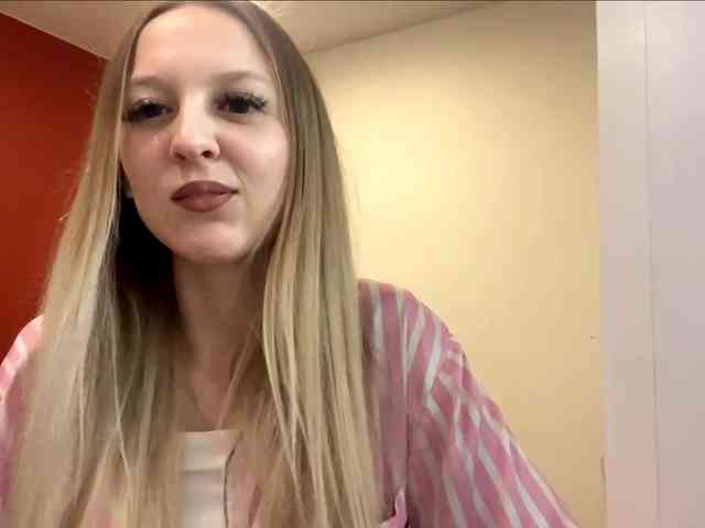 QueenieGroos webcam