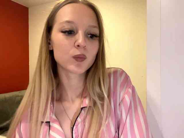 QueenieGroos webcam