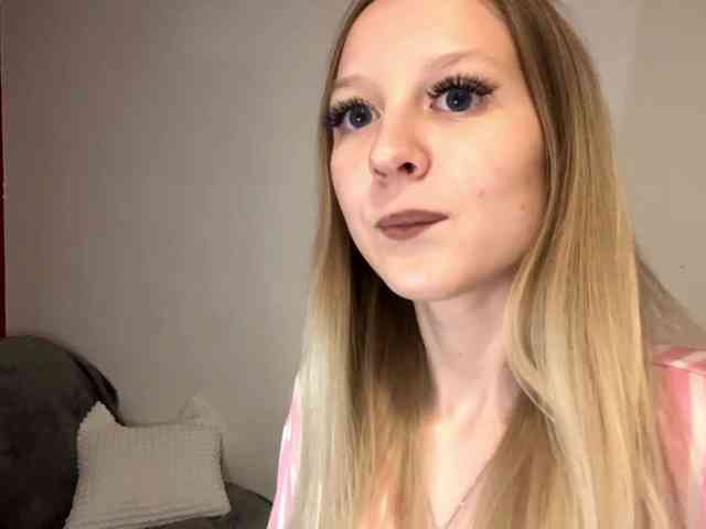 QueenieGroos webcam