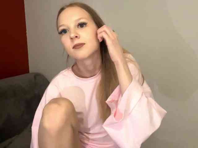 QueenieGroos webcam