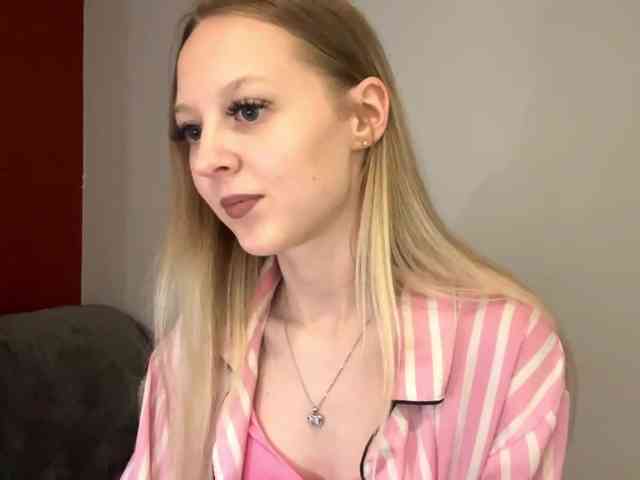 QueenieGroos webcam