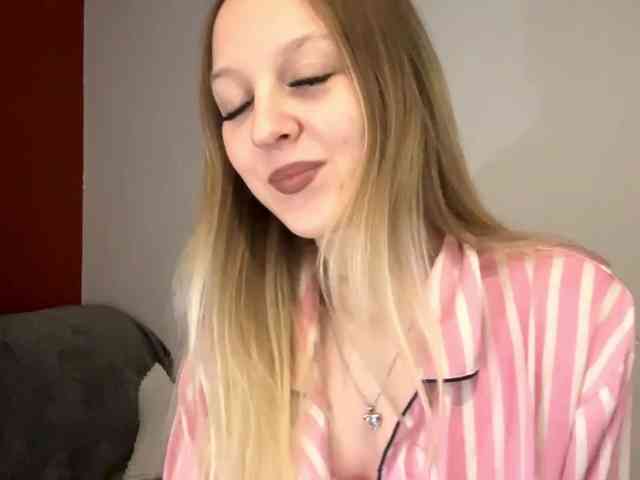QueenieGroos webcam