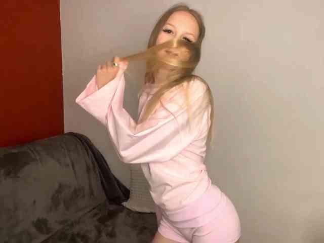 QueenieGroos webcam