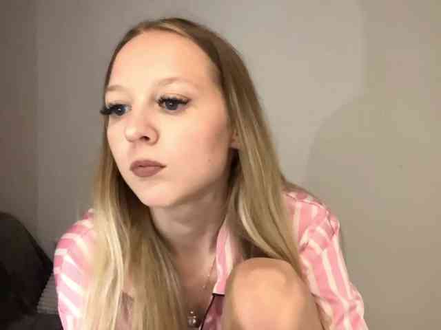 QueenieGroos webcam