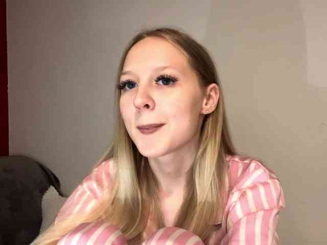 QueenieGroos webcam