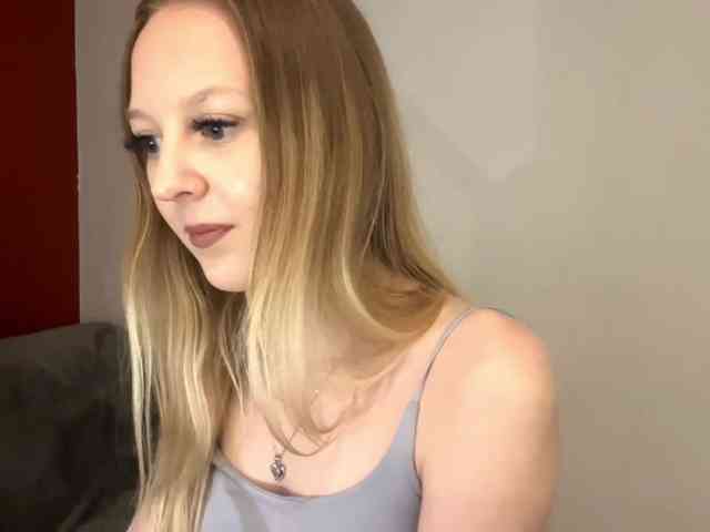 QueenieGroos webcam