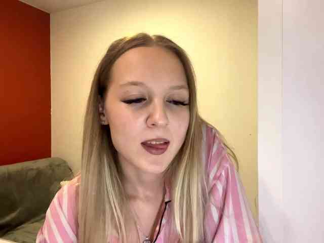 QueenieGroos webcam