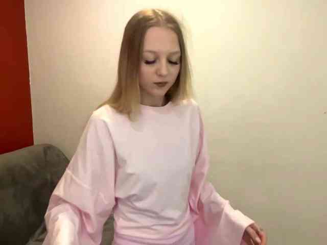 QueenieGroos webcam