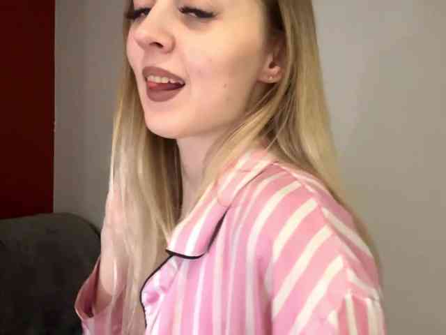 QueenieGroos webcam