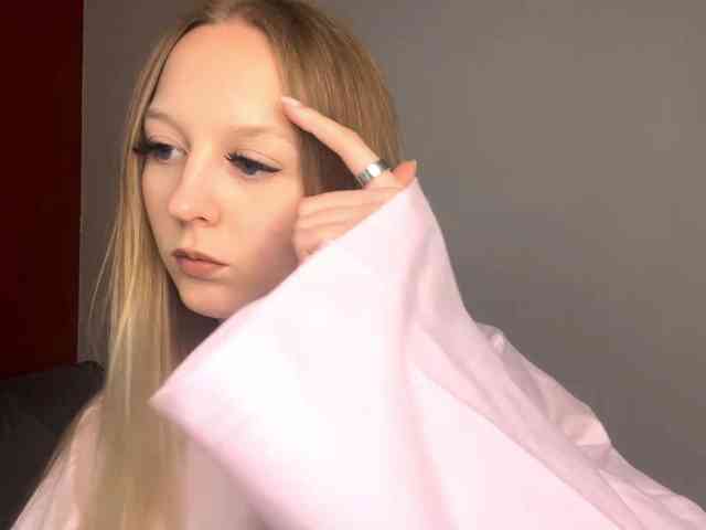 QueenieGroos webcam