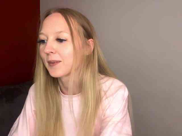 QueenieGroos webcam