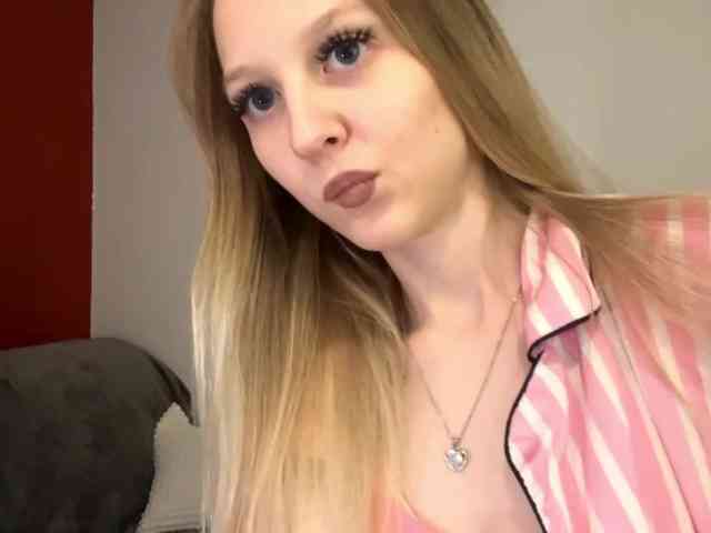 QueenieGroos webcam