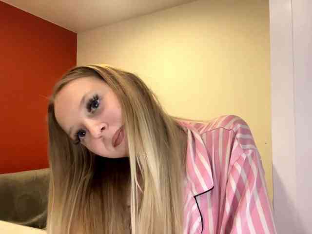 QueenieGroos webcam