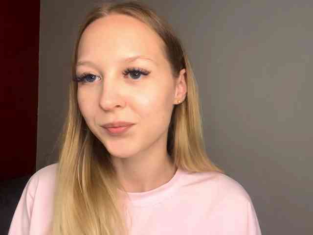 QueenieGroos webcam