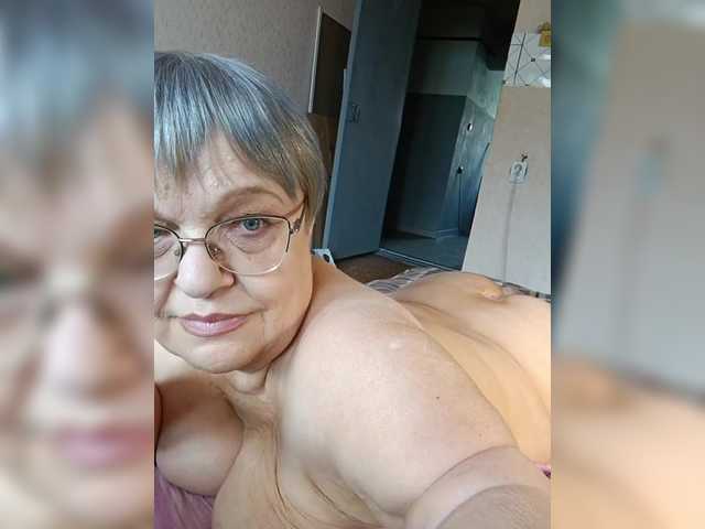 LLIyJluk live cam on BongaCams