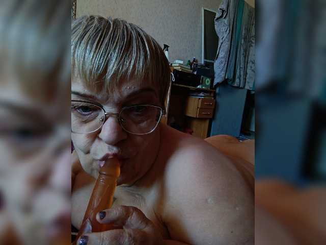 LLIyJluk live cam on BongaCams