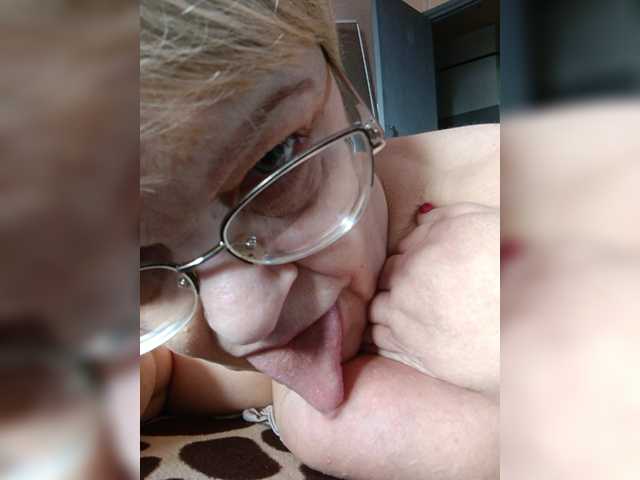 LLIyJluk live cam on BongaCams